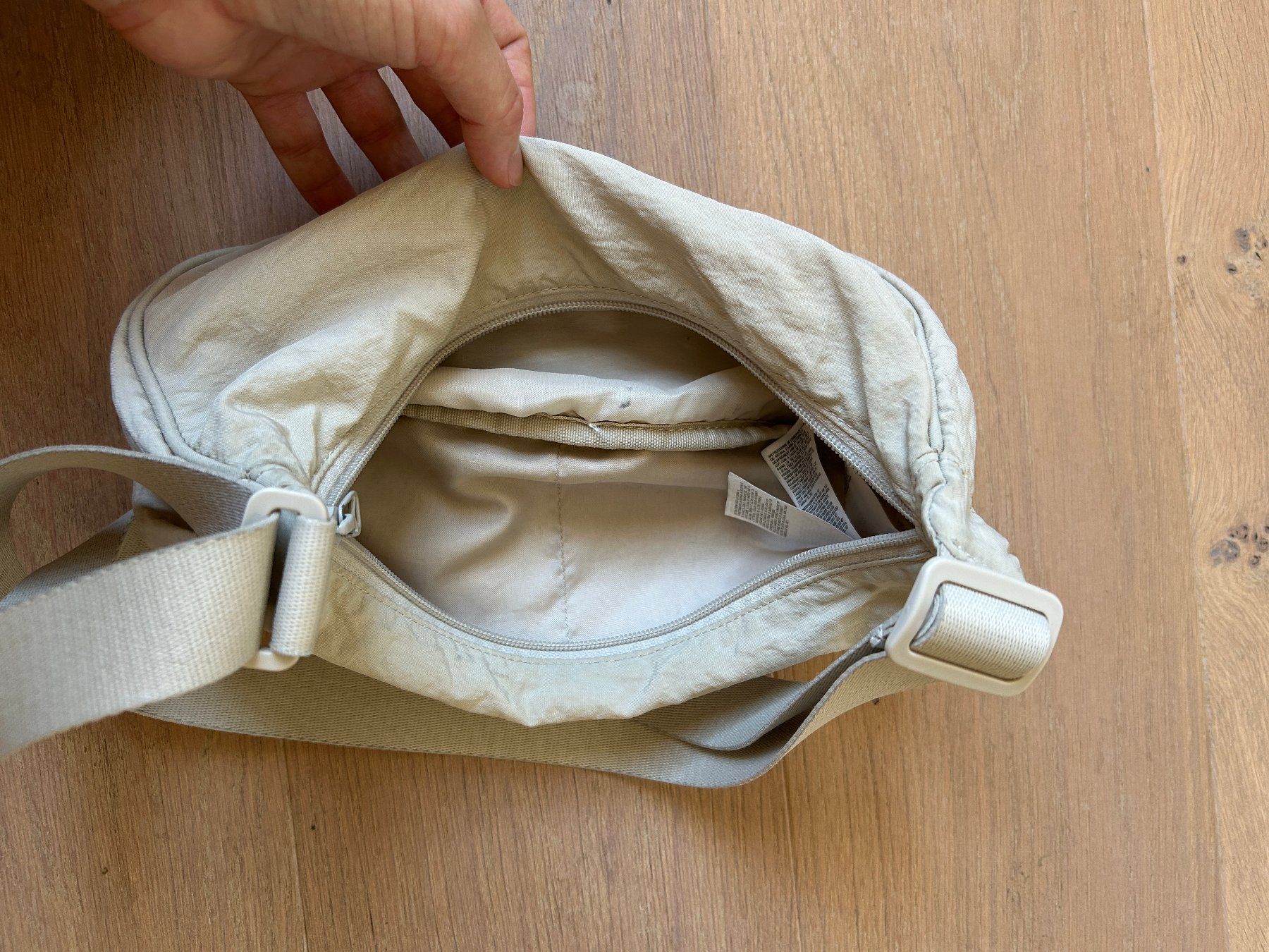 Uniqlo Borse: Uniqlo Handtasche – Usato da Zürich venduto da ins_w679 2