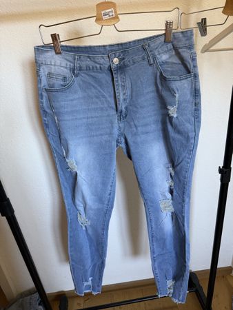 Damen Shein Jeans hellblau mit Rissen Grösse XXL gebraucht