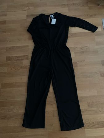 Schwarzer Jumpsuit Gr. 44/46 mit Spitze - Neu mit Etikett