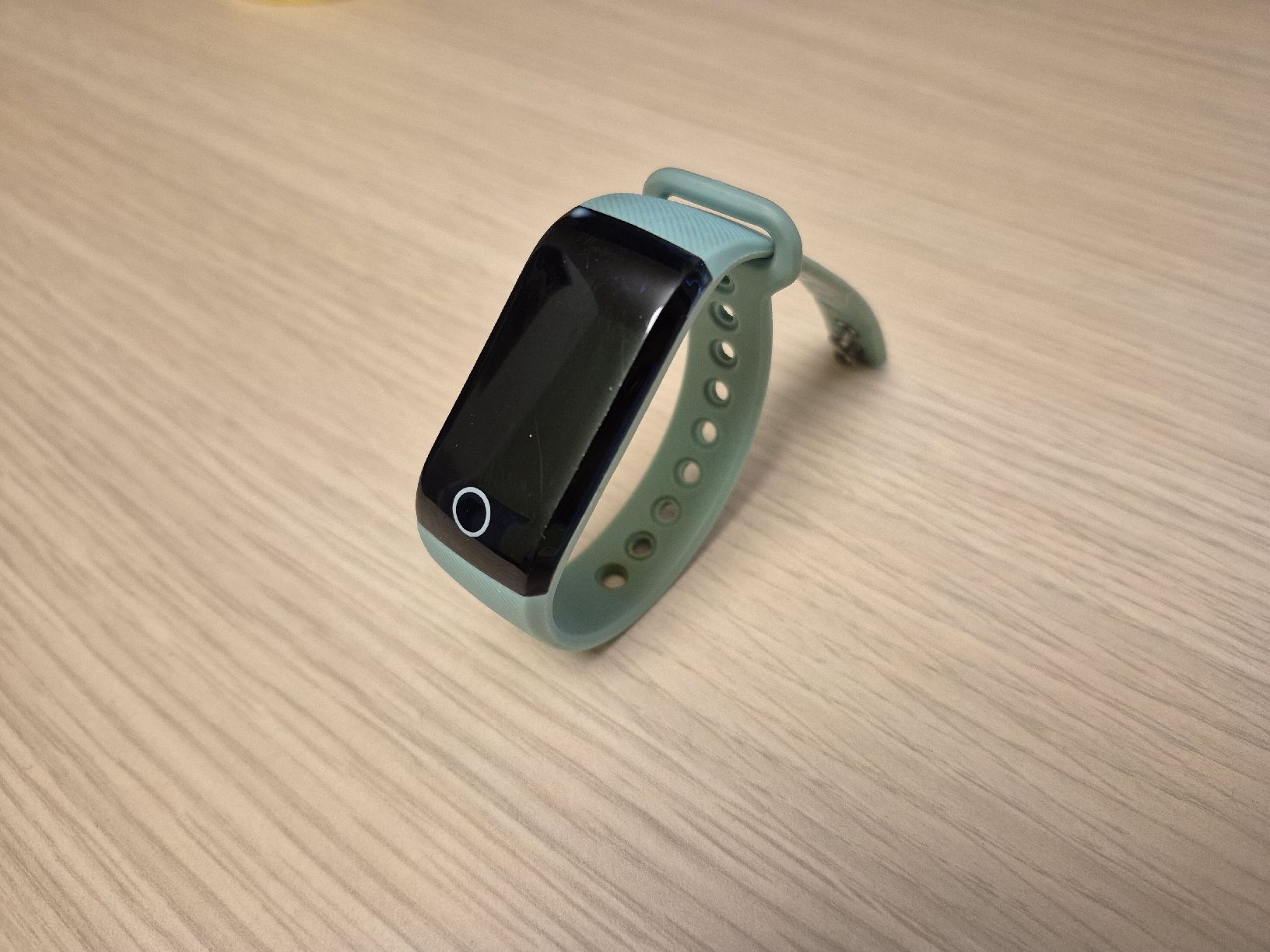 Montres: Fitness Tracker Armband mit Ladekabel – D'occasion à Mörschwil par jon_2pc7