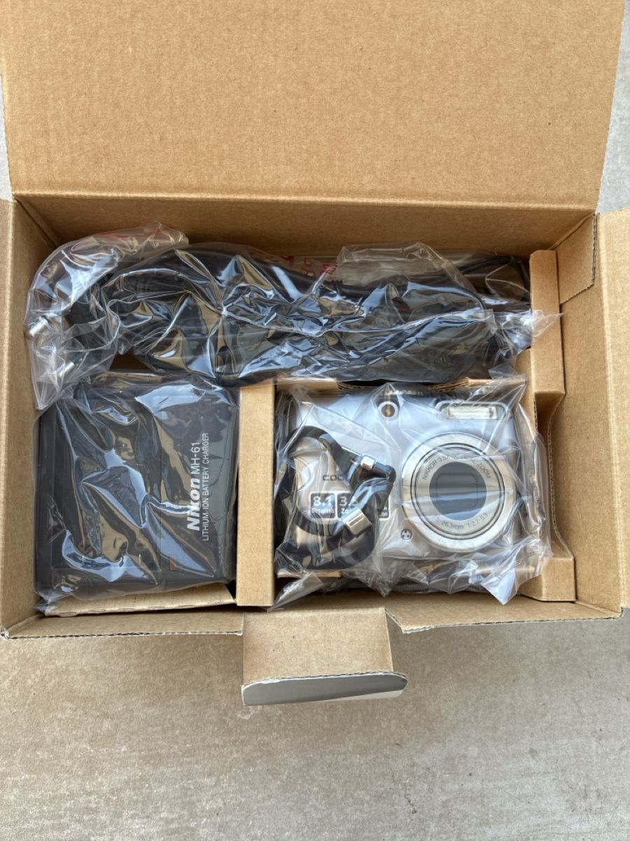 Coolpix Appareil photo: Nikon Coolpix P4 Digitalkamera mit VR – D'occasion à Bettlach par Brissoni 2