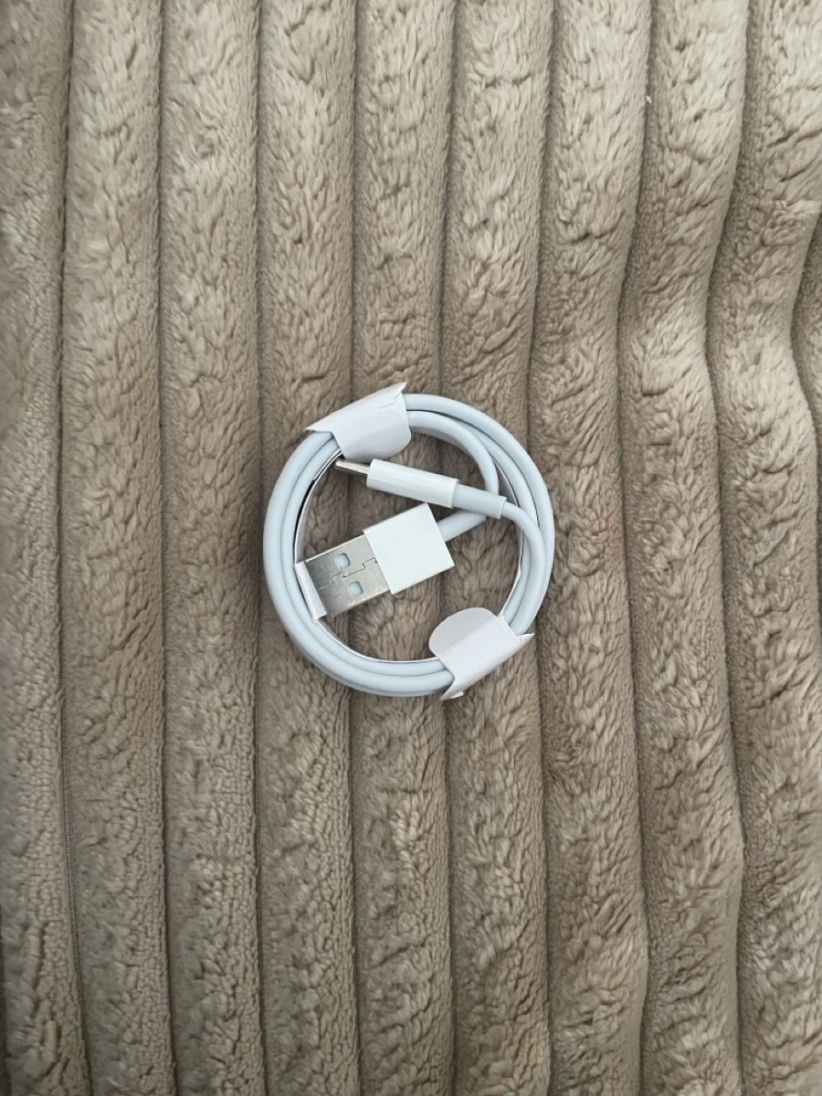 Apple Câbles: Apple Ladekabel - USB A zu USB C – Neuf avec emballage d'origine à Dietikon par sal_zdn5