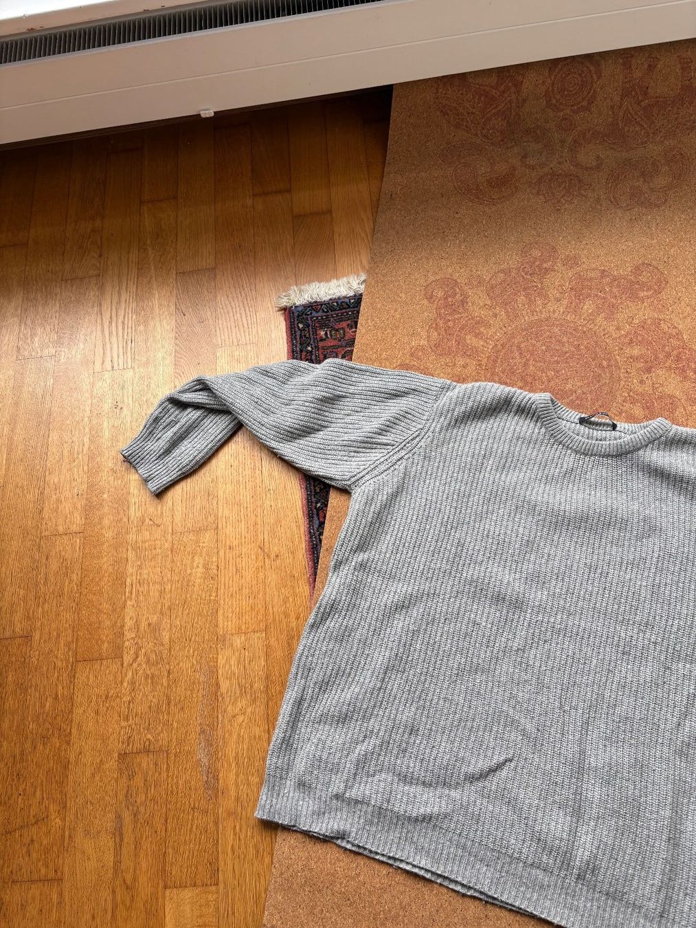 Pullover & Sweatshirts: Langarmiger Oversize Pullover – Gebraucht aus Olten von mar_dg8p 1