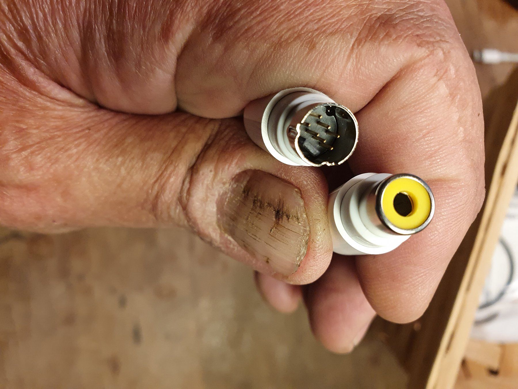Apple Unità & Adattatore: Apple S-Video auf RCA Composite Adapter Kabel weiss – Usato da Zürich venduto da loosebone 1