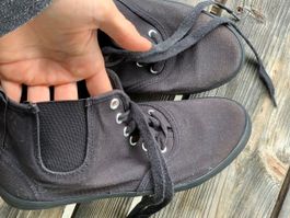 Schwarze Stoffschuhe
