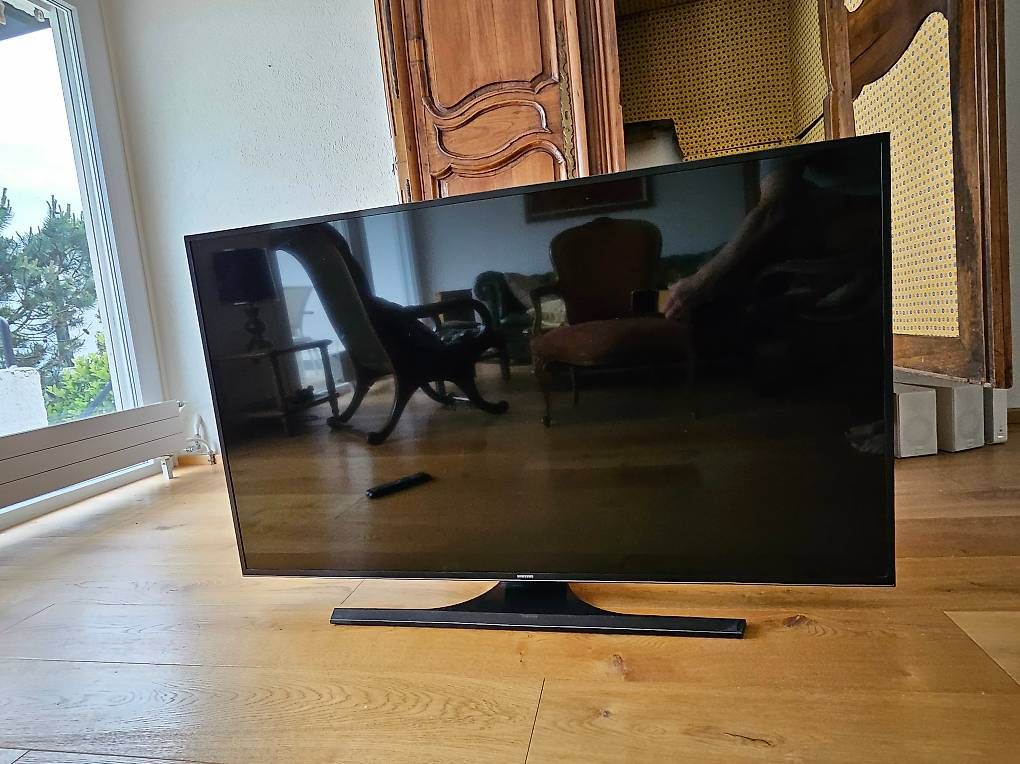 Televisori: TV Samsung 4K UHD – Usato da Montreux venduto da Motzet