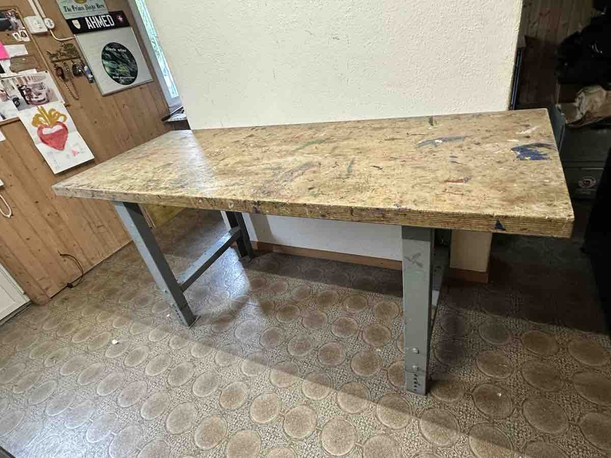 Werkbänke: Sturdy Workbench with Metal Frame, Used Condition – Gebraucht aus Elsau von MANWITHVAN 2