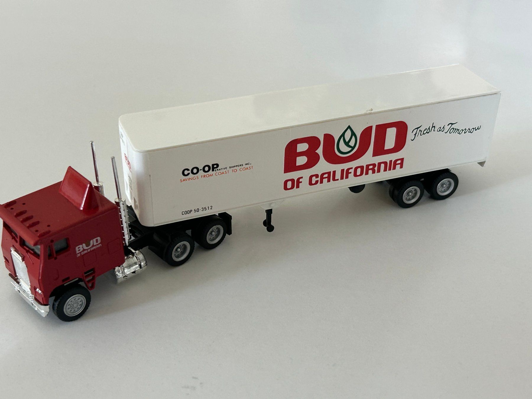 Freightliner Modellini d'auto: U.S.FREIGHTLINER -TRUCK/SEMI COMBINATION 1/87  "BUD " – Nuovo (secondo la descrizione) da Hugelshofen venduto da fulton7 3