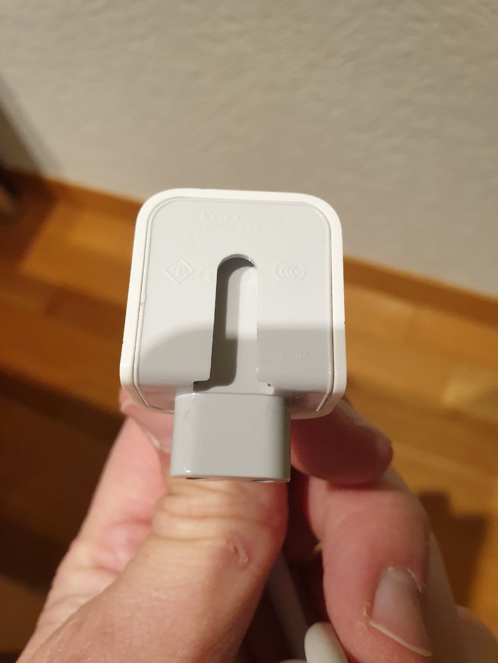 Apple Cavi: Apple Strom Kabel mit ausländischen Stecker – Nuovo (secondo la descrizione) da Ittigen venduto da Ziok187 1