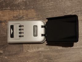 Master Lock Schlüsselsafe mit Zahlencode – Wandmontage