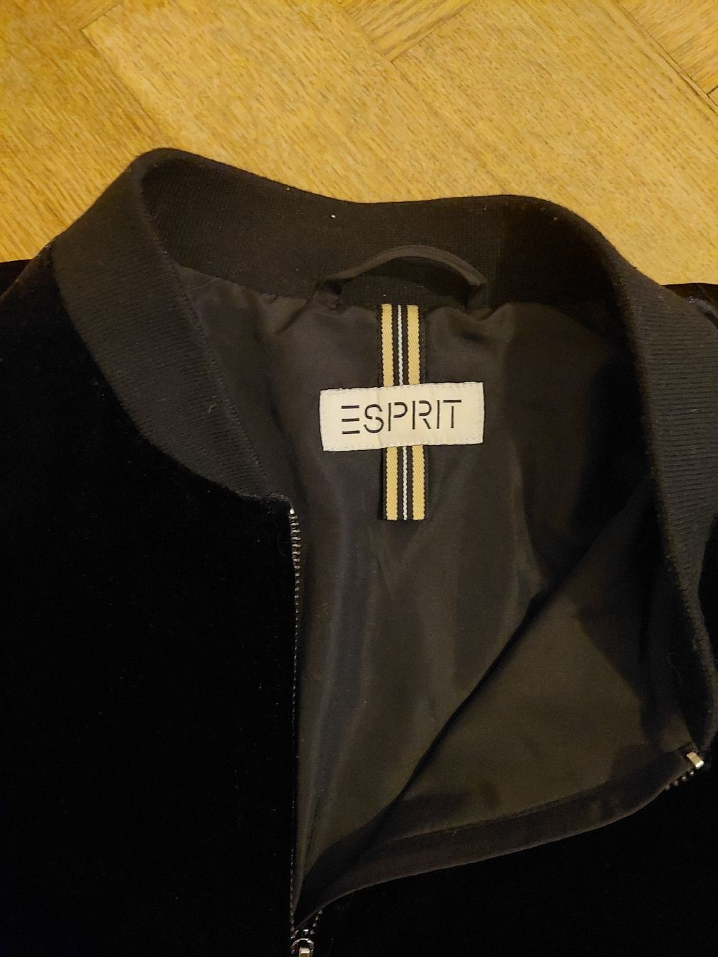 Esprit Pulls & Sweat-shirts: Samt Baseballjacke Esprit – Neuf (Voir description) à Basel par sar_xyg5 2