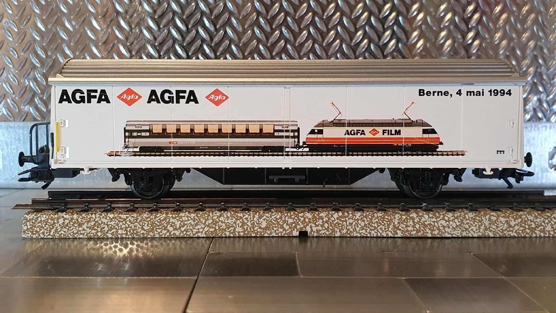Märklin Modelleisenbahnen: MÄRKLIN H0 GÜTERWAGEN AGFA AGFA – Gebraucht aus Männedorf von Modellbau-wyss