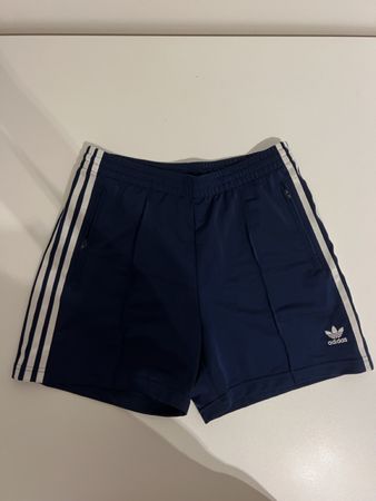 Adidas Shorts dunkelblau Grösse S gebraucht