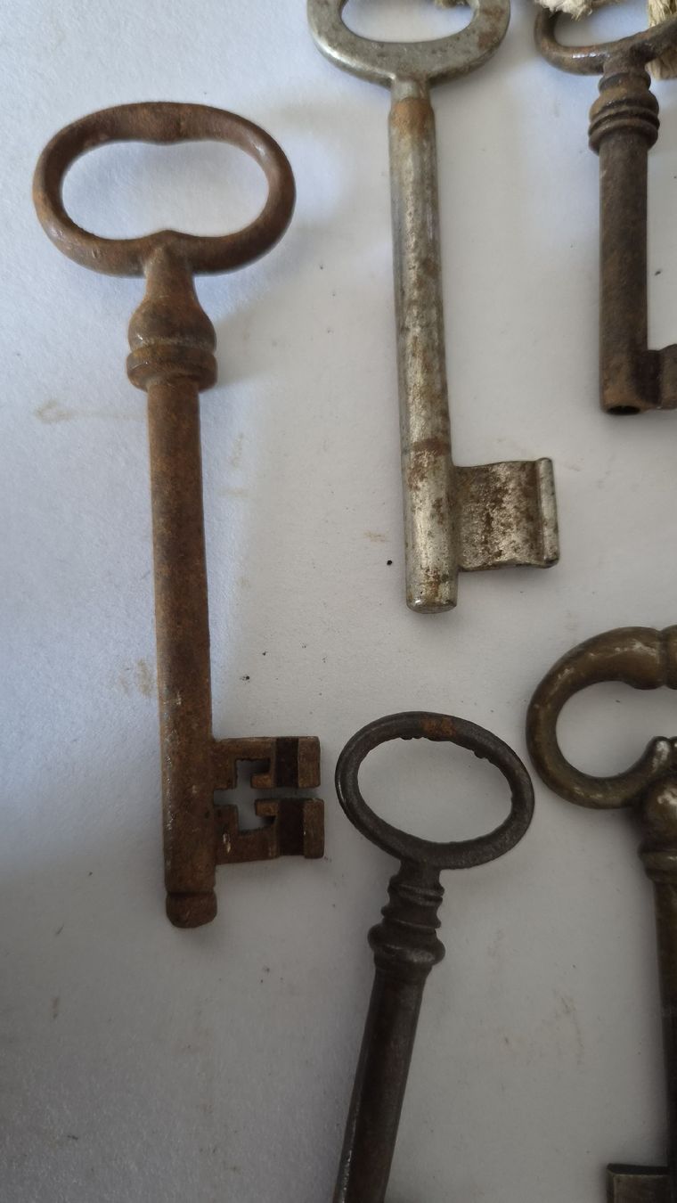 Schlüssel: 6 antike Schlüssel – Gebraucht aus Kölliken von Upcycling-by-Mc-TAM 1