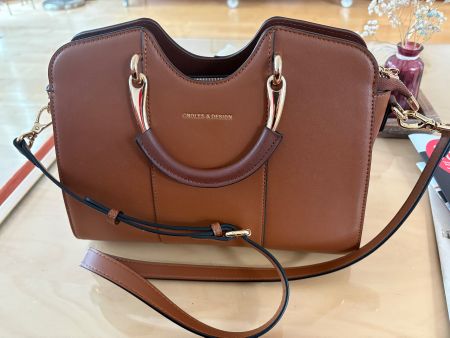 Handtasche Cnoles & Design braun mit Schulterriemen