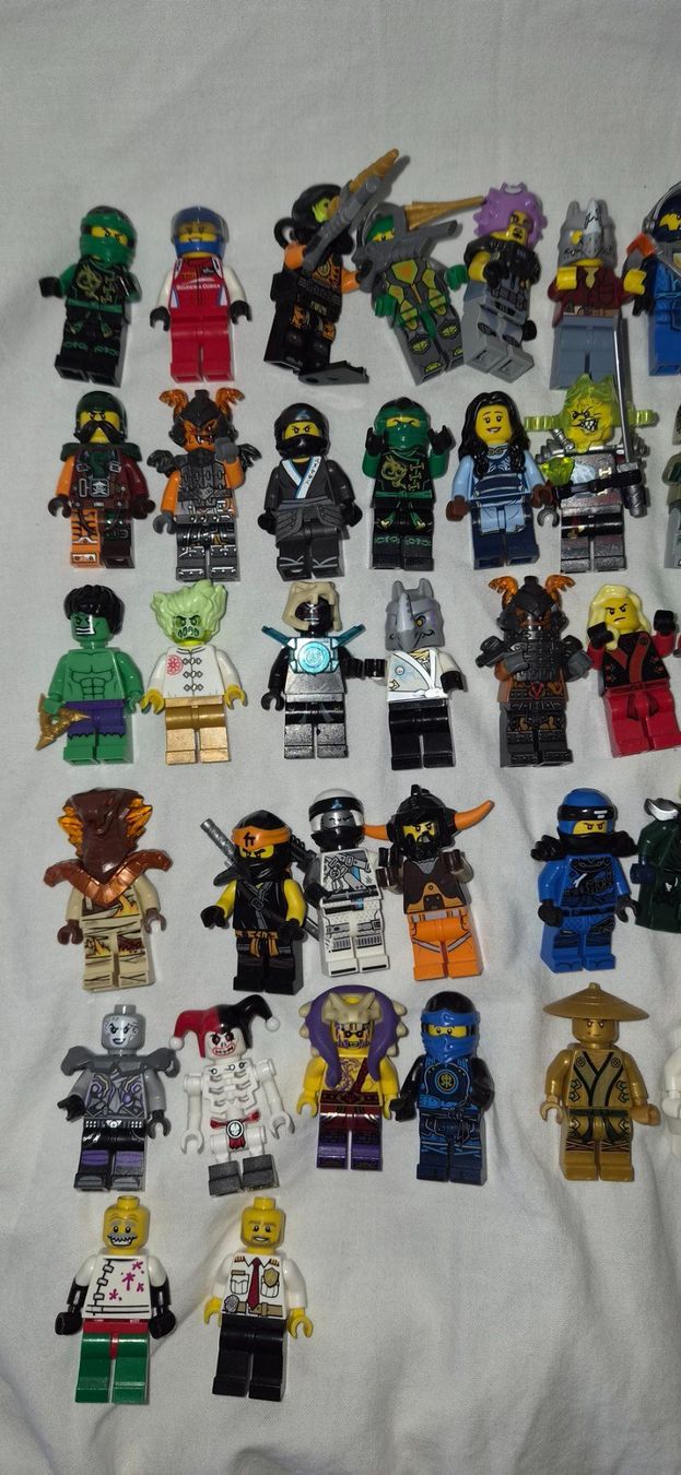 Lego Spielzeuge: LEGO Paket mit 52 Minifiguren – Gebraucht aus Horriwil von Hibiskus73 1