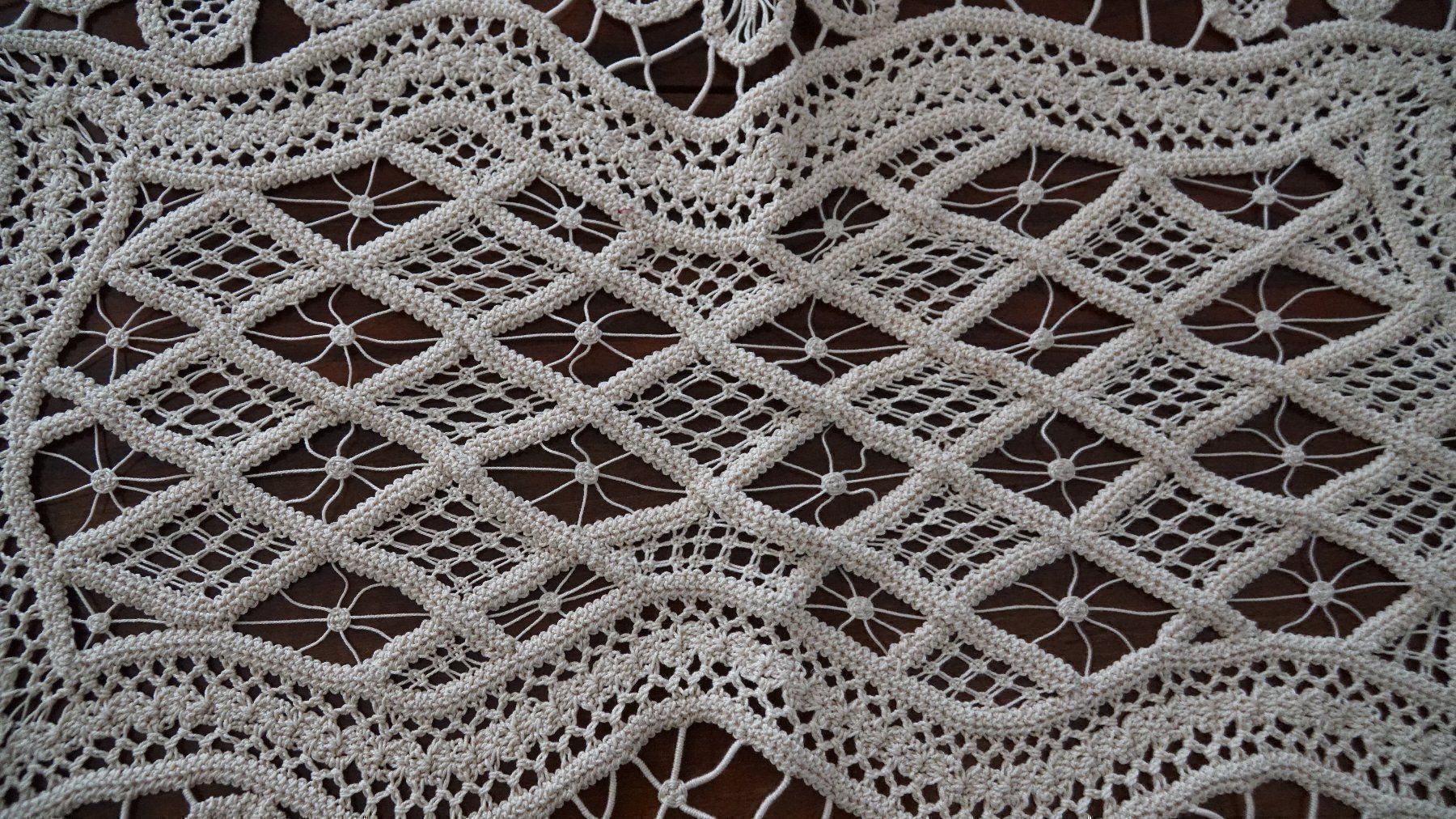 Altra biancheria da tavola: Tischdecke Handarbeit 120 x 90cm – Nuovo (secondo la descrizione) da Bern venduto da Antikbatik 7