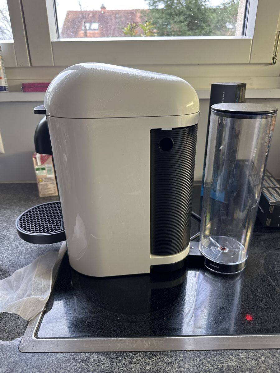 Nespresso Macchine per caffè & Macchine per espresso: Nespresso Vertuo GCB2 Kaffeemaschine Weiss – Usato da Zürich venduto da aha101101 1