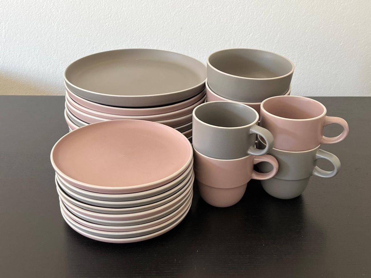 Set di piatti: Geschirr-Set grau/rosa – Usato da Zürich venduto da eunoia_
