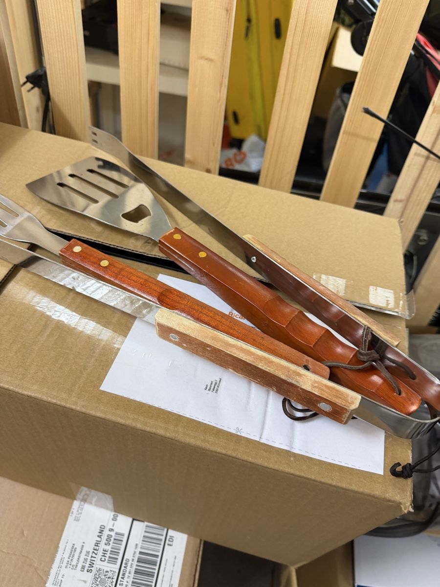 Elettrodomestici da cucina: Summer BBQ Tool Set - spatula, fork and tongs! – Usato da Zug venduto da pav_q5f7