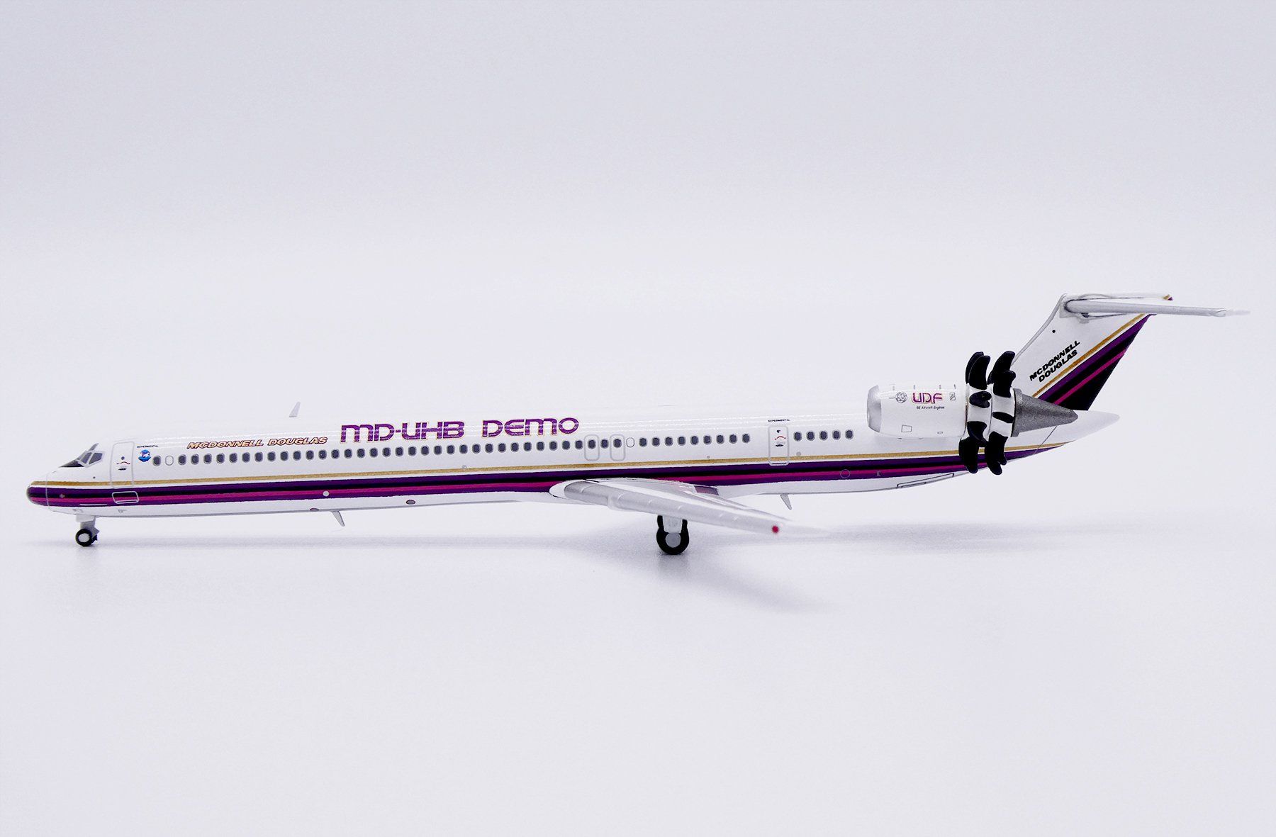 McDonnell Douglas Modellbausätze & Standmodelle: MD-81 - DEMO – Neu und originalverpackt aus Morges von iljamuromez