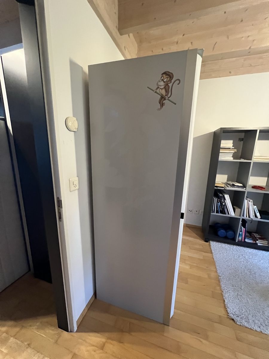 Armadi: Designer-Kleiderschrank grau, halbtransparente Textilfront – Usato da Eggersriet venduto da Rekapp 5