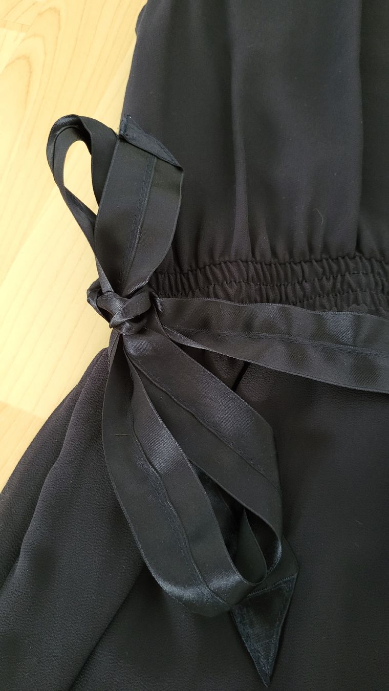 H&M Kleider: Kleid H&M dunkelblau Grösse 38 Chiffon – Gebraucht aus Steffisburg von esneusdaheime 1