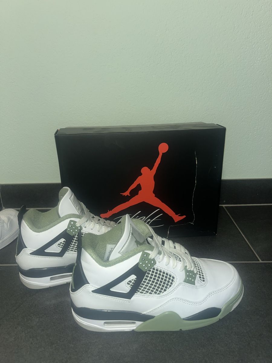 Scarpe da donna: Jordan 4 Retro Seafoam – Nuovo (secondo la descrizione) da Neftenbach venduto da anisha_capone