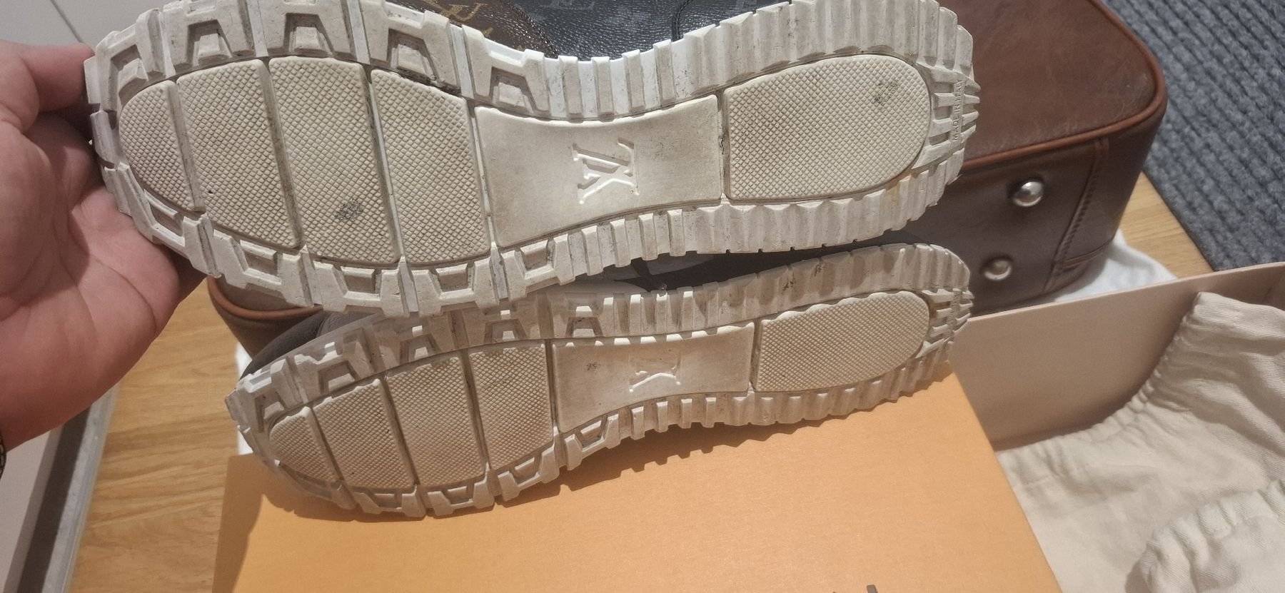 Louis Vuitton Scarpe da uomo: Louis Vuitton Sneaker Monogram Leder Grösse 9 gebraucht – Usato da Wallisellen venduto da joe_w8ns 2