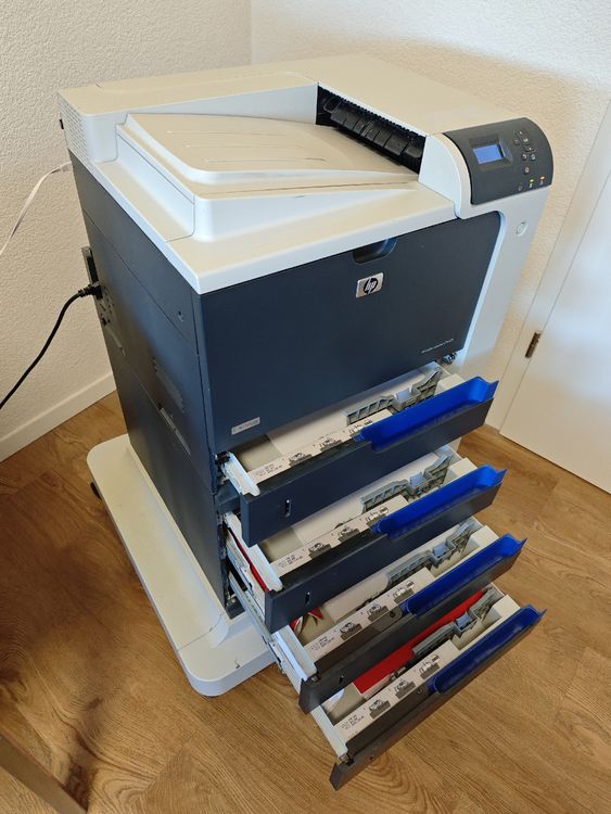 HP Color LaserJet CP4525 mit 3er Unterschrank - für Bastler (Defekt) in ...