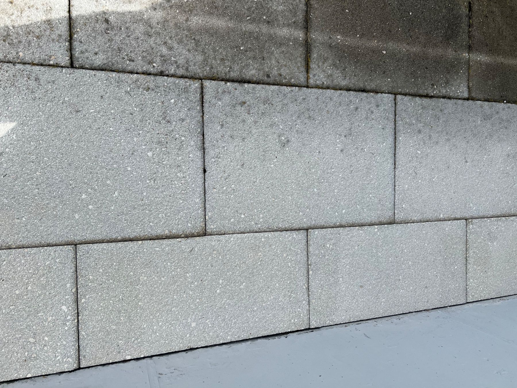 Rivestimenti per pavimenti: 200 Stk. Finalgo Beton-Gartenplatten hell 40/60/4cm – Usato da Schenkon venduto da pol_8ghn 2