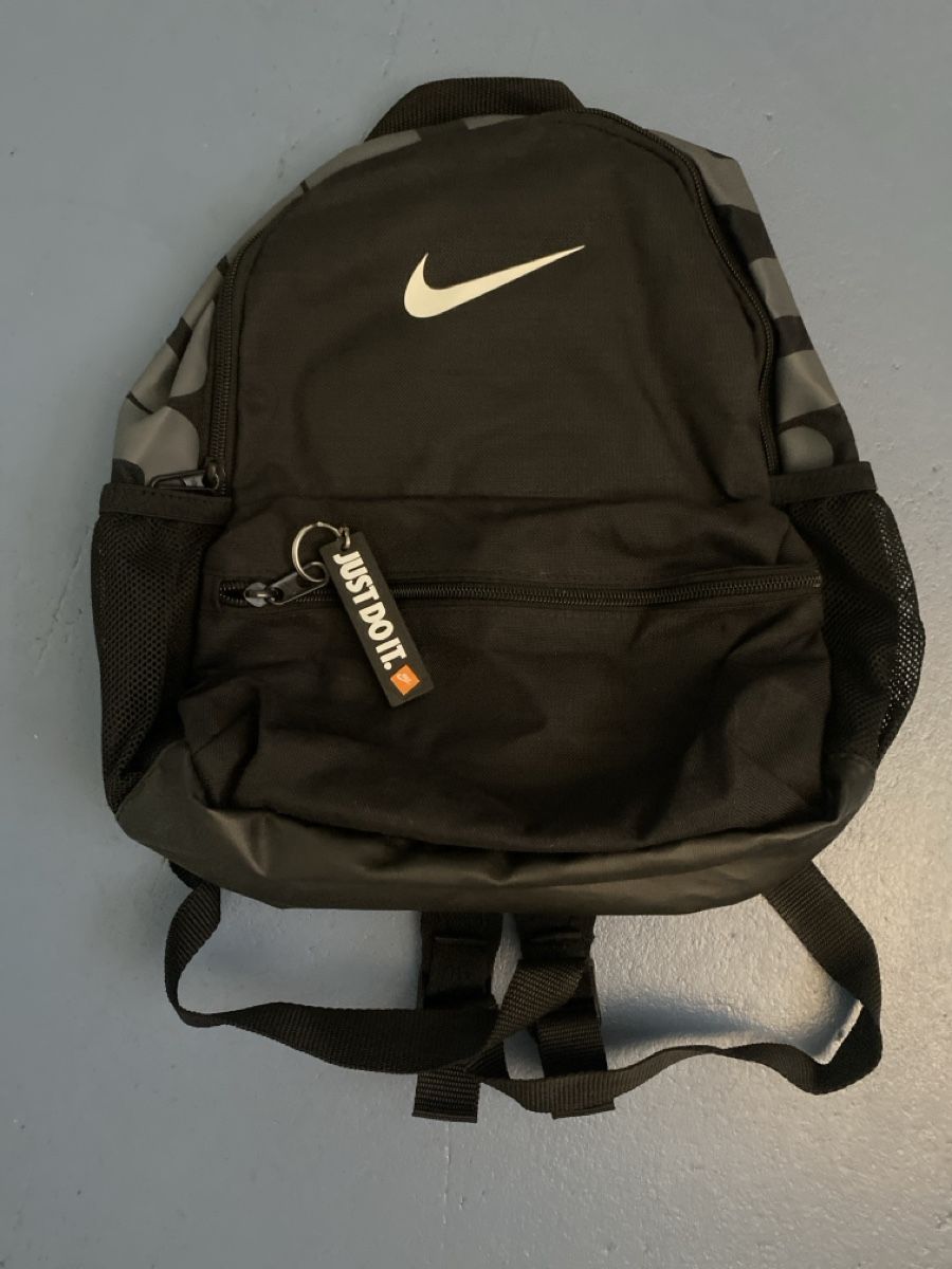 Nike Zaini: kleiner Rucksack von Nike, schwarz – Usato da Dornach venduto da Dlimi