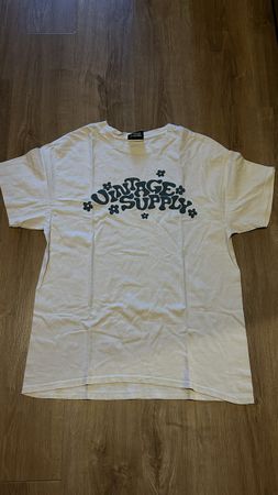 T-shirt vintage supply