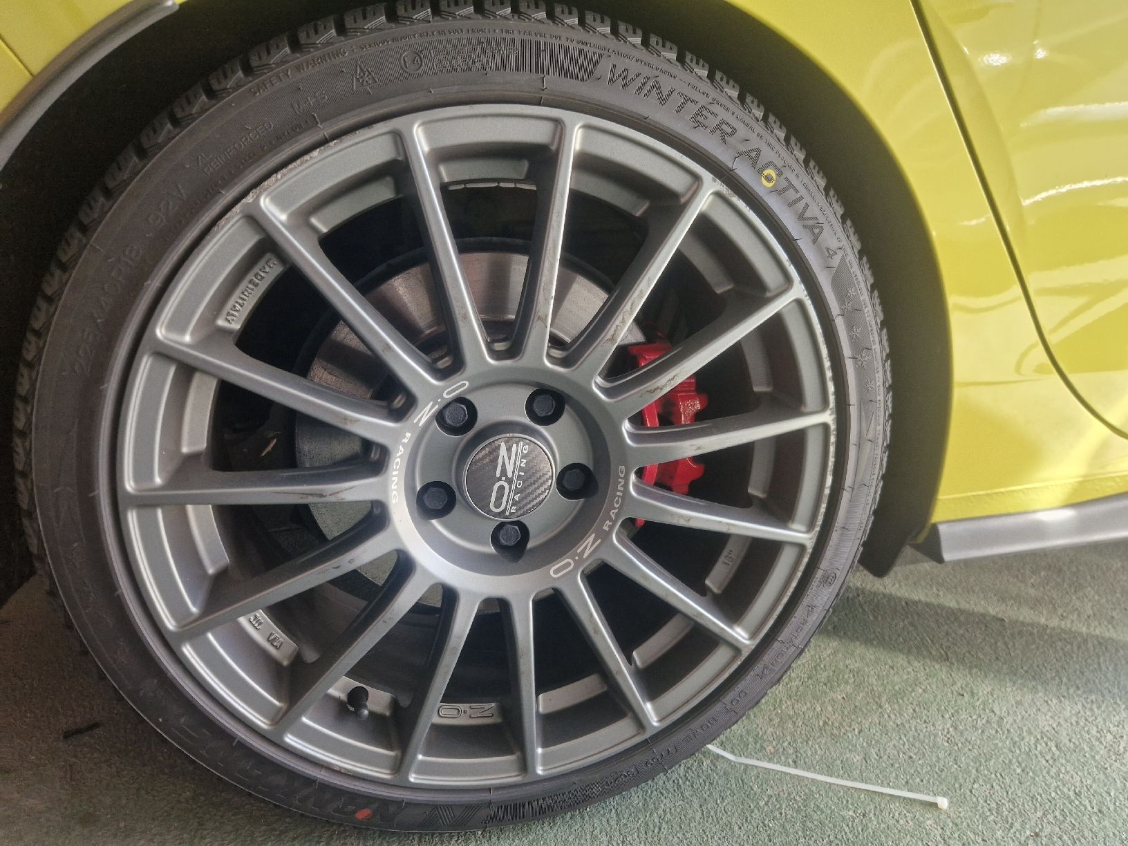 OZ Racing Felgen: oz superturismo 18 mit pneu – Gebraucht aus Erstfeld von  1