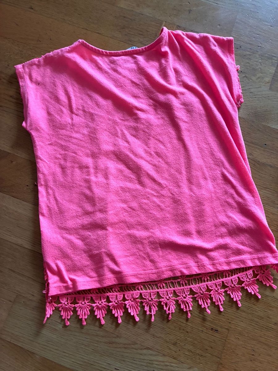 H&M Camicette, T-shirt & Top: schönes Tshirt Gr. 122/128 – Usato da Richterswil venduto da duffi326464 1