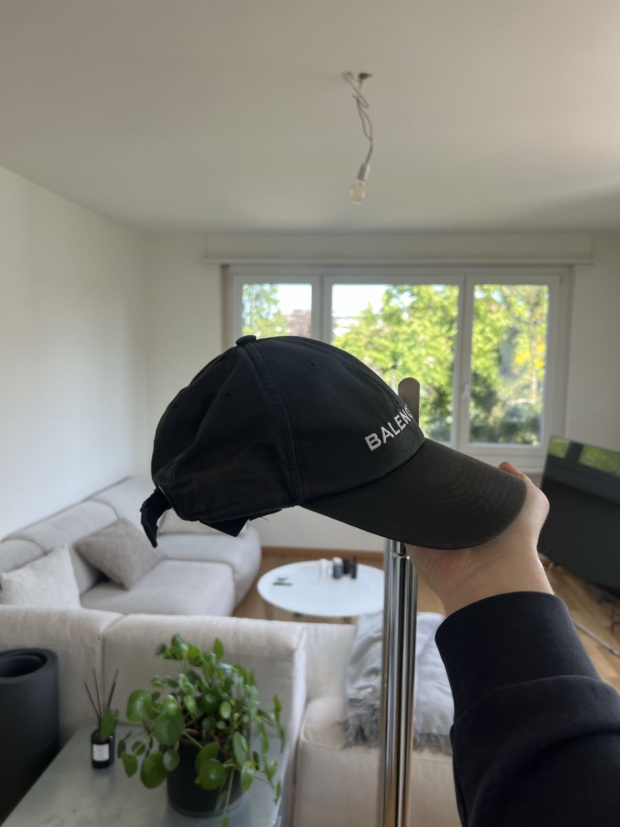 Balenciaga Copricapi, berretti & cappellini: Balenciaga Cap Black – Usato da Basel venduto da jul_dfc7 1