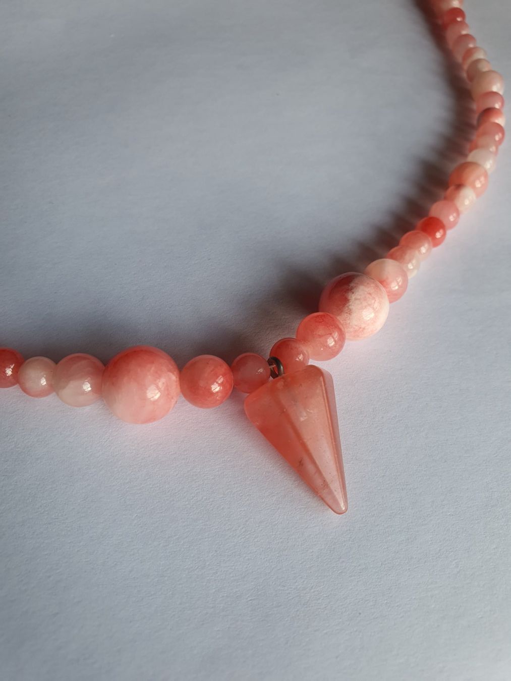 Ketten: Collier Perles et Pendentif Quartz Rose – Neu und originalverpackt aus Tavannes von Alkatra-kkk666