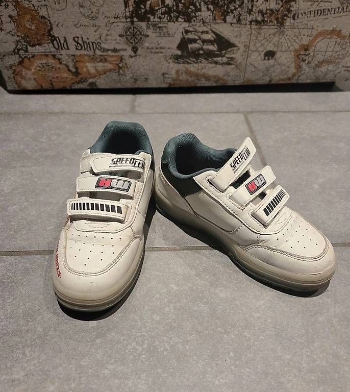 Scarpe per ragazzi: Neuwertige Kinder Sneaker Gr. 30 – Usato da Scherz venduto da milly.m