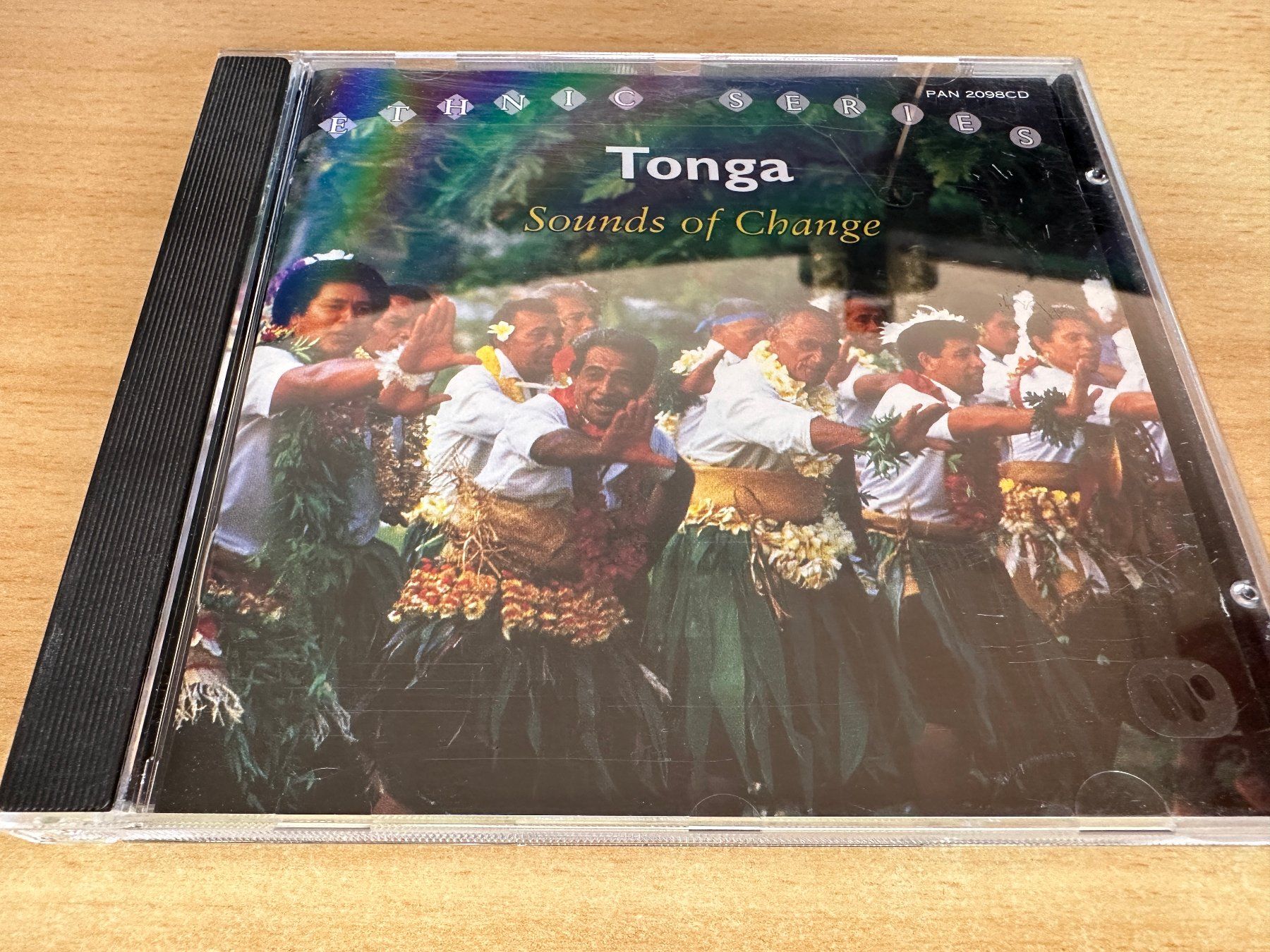 CD: Various – Tonga - Sounds of Change – Usato da Rikon im Tösstal venduto da Alpenmutz