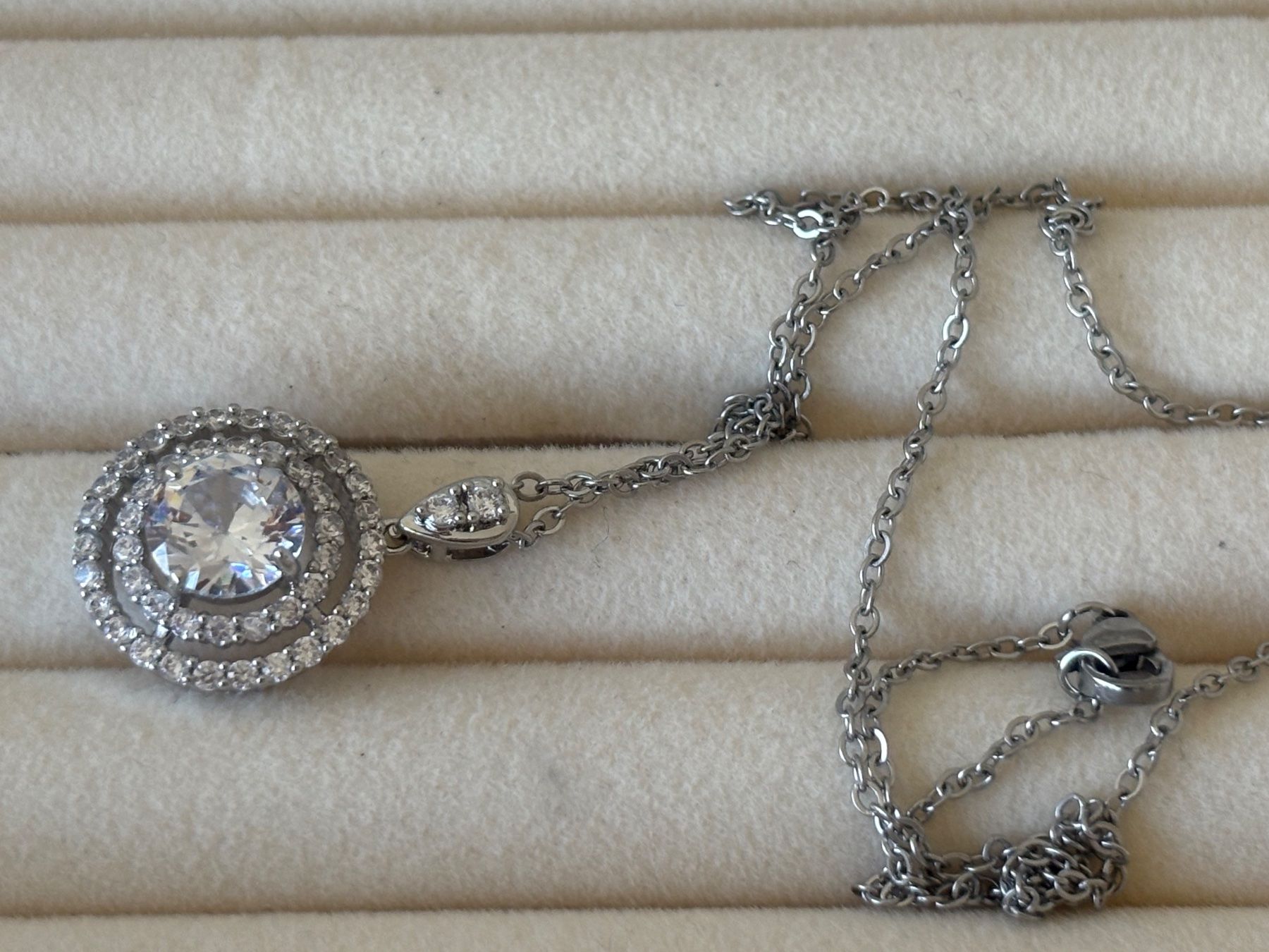Catenine: Luxus Elegante Kette Farbe :  Silber – Nuovo (secondo la descrizione) da Biel-Bienne venduto da Roserosse13 3