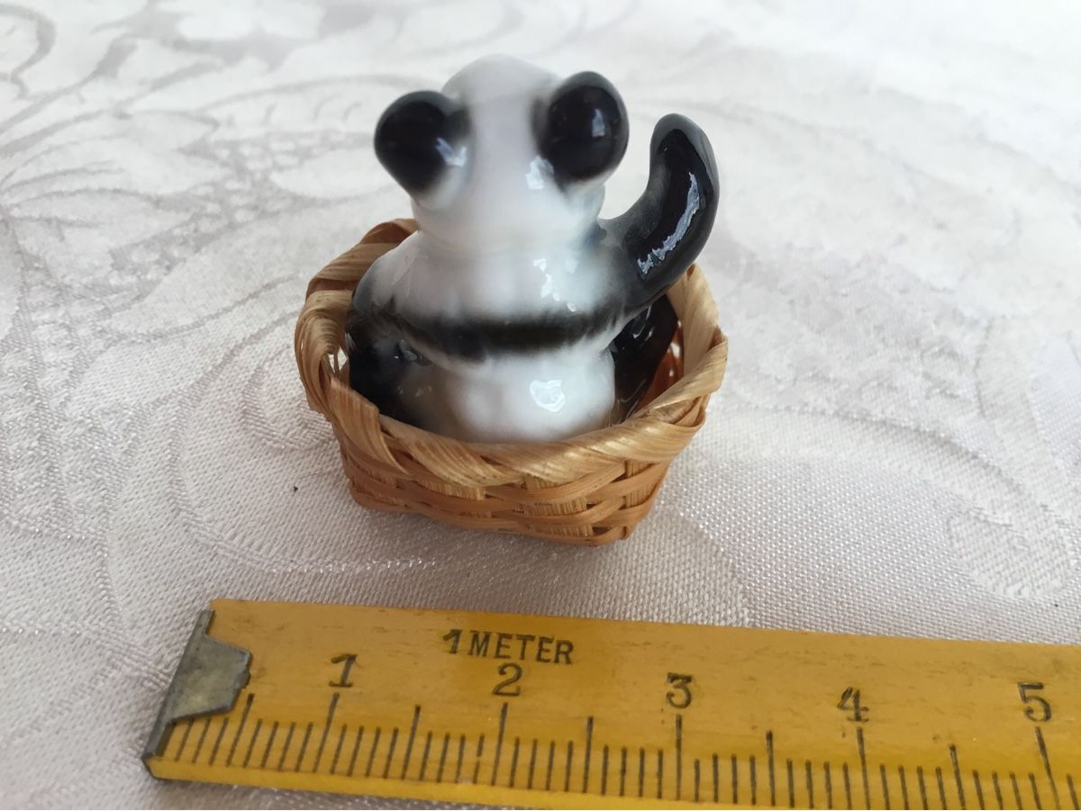 Case e mobili per bambole: Puppenstuben Pandabär mit Körbchen – Usato da St. Gallen venduto da chamilla 1