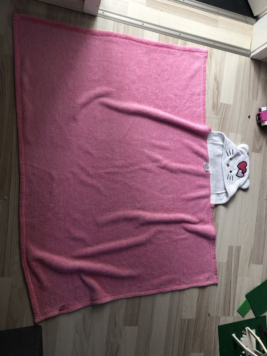 Coperte: Hello Kitty Kuscheldecke mit Kapuze – Usato da Ebikon venduto da Stoeckhe 1