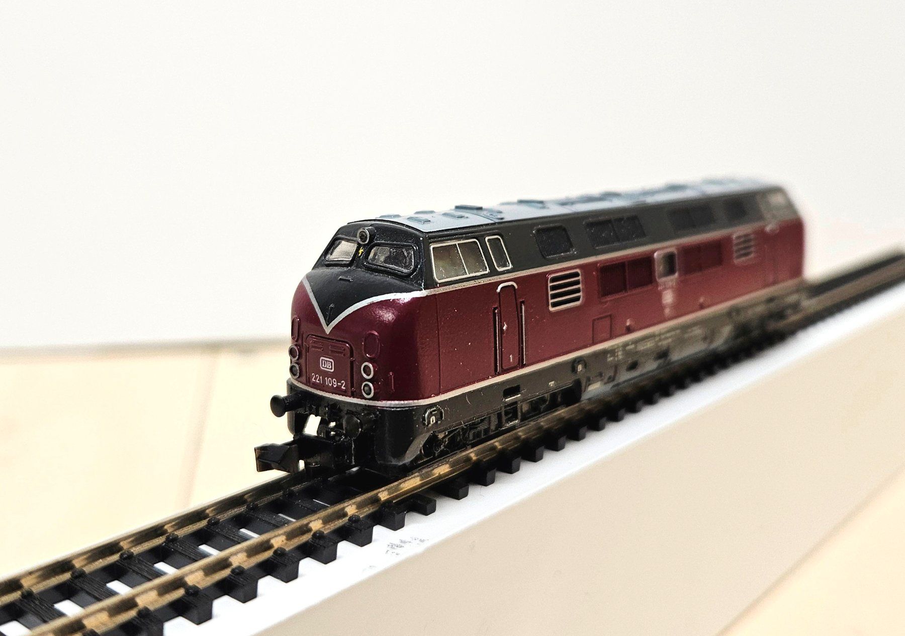 Trix Modellini di ferrovie: Minitrix Diesellok BR 221, analog – Usato da Oensingen venduto da Helo19 1