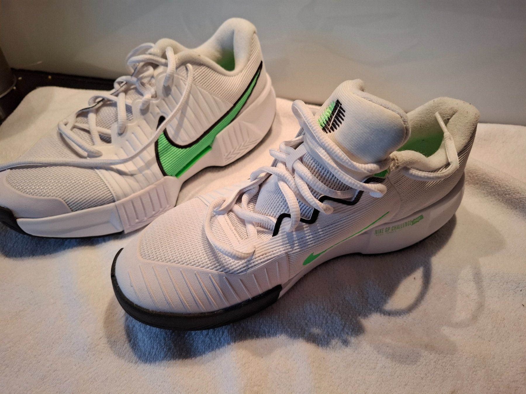 Nike Scarpe da uomo: Neu Nike GP Challenge Pro Allcourtschuh Herren - weiß, grün – Nuovo (secondo la descrizione) da Meilen venduto da Anfield1 5