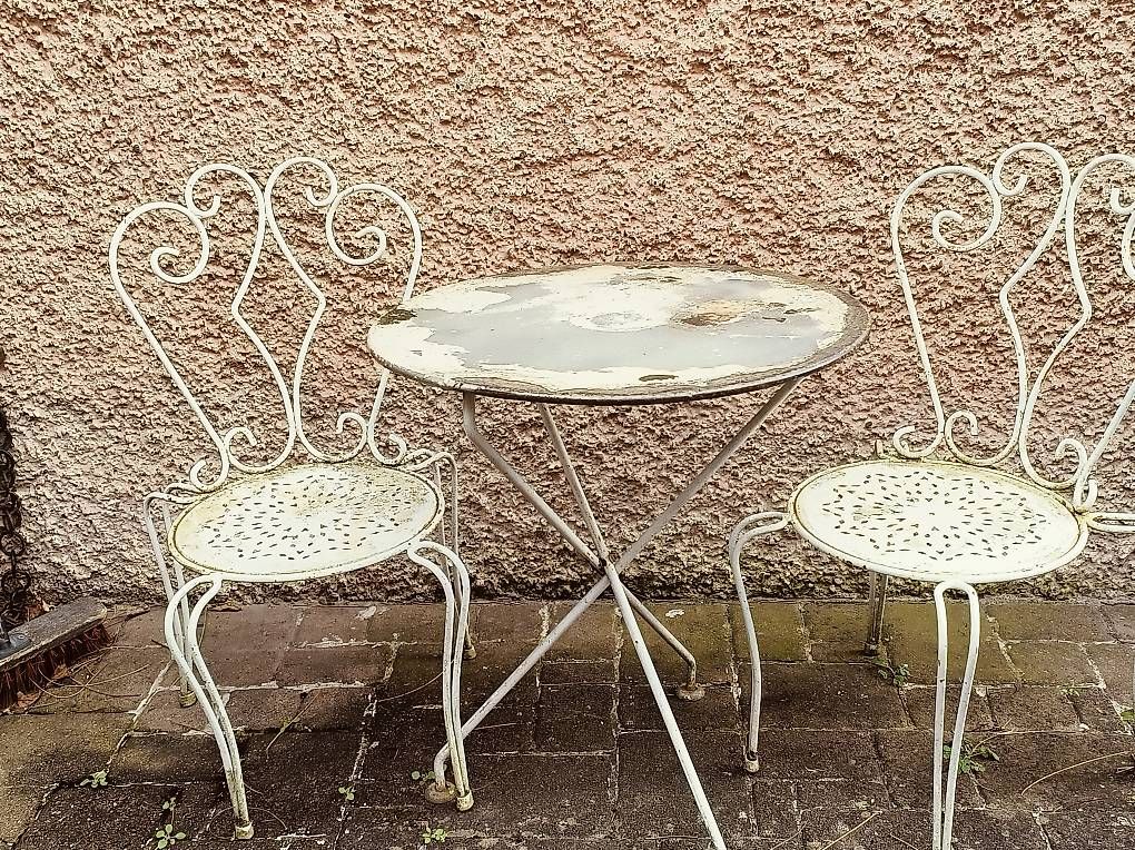 Tischset: Tisch mit 2 Stühl komplett – Gebraucht aus Schaffhausen von Airsue 2