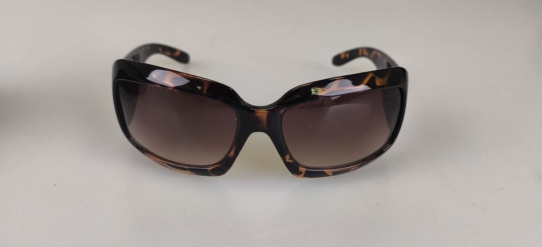 Brillen & Gläser: PLIZZ Sonnenbrille – Gebraucht aus Rüti ZH von Restwert_Rueti_ZH 1