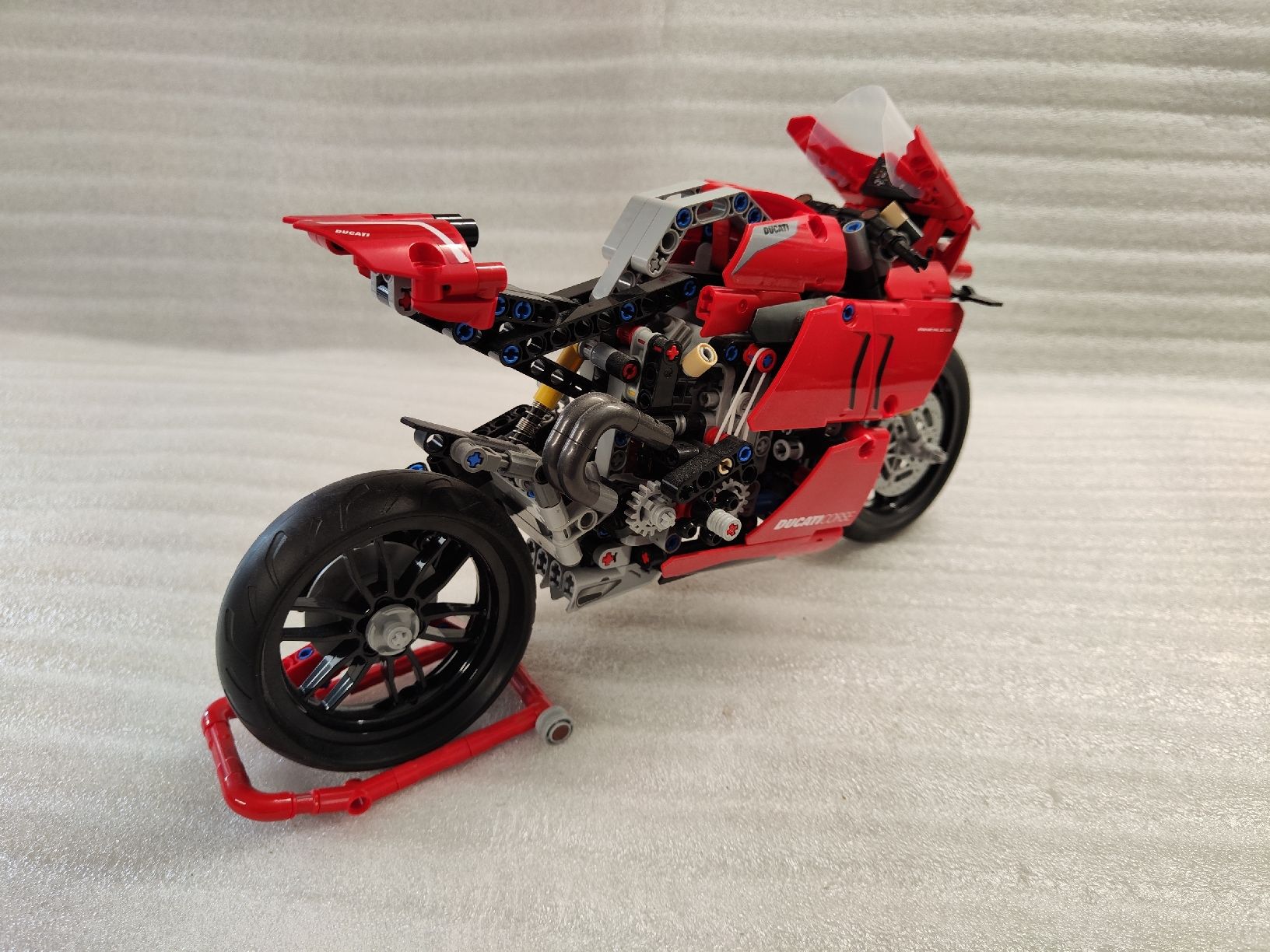 Lego Spielzeuge: LEGO Technic Motorrad Ducati Panigale V4 R 42107 – Gebraucht aus Muhen von Handschlagg 3