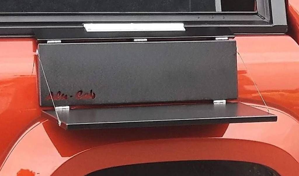 Tische: Tablette Alu Cab - Table latérale 4x4 – Gebraucht aus La Sarraz von Syl_Tyr732 1