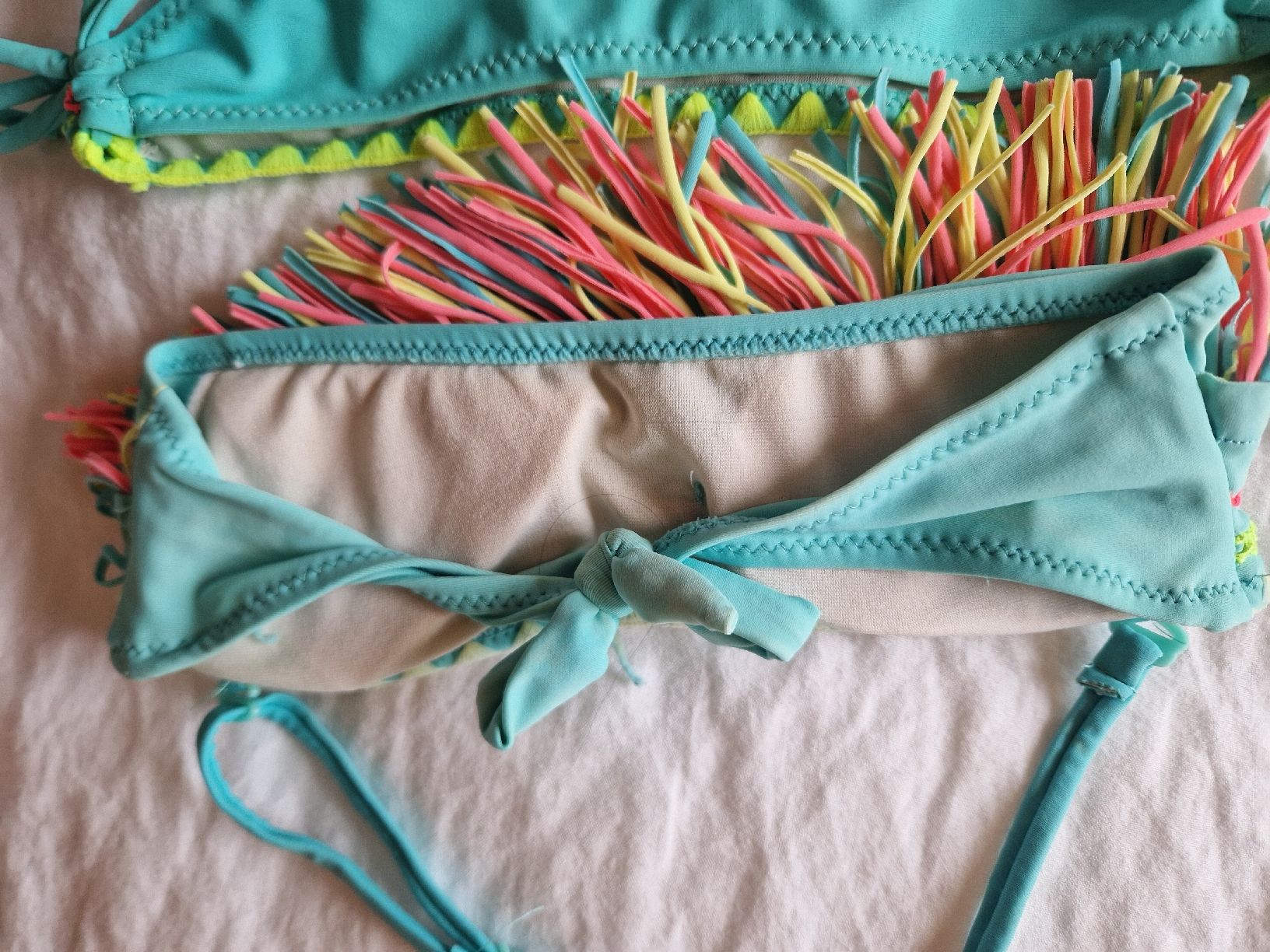 Badekleider & Bikinis: Fransenbikini, türkis mit bunten Details, Grösse 122 – Gebraucht aus Gwatt (Thun) von Letzte-Chance-III 6