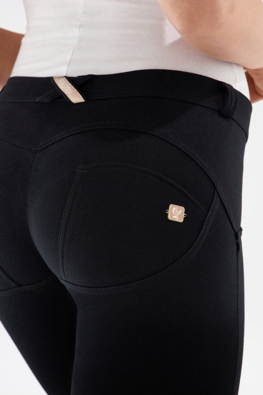 Freddy Pantaloni: Freddy WR.UP rot oder beige, Gr. S,M,L – Nuovo e nell'imballaggio originale da Turbenthal venduto da sch_s72n 7